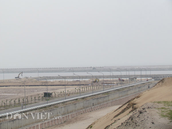 Khu vực đường ống xả thải của Formosa chảy thẳng ra biển nằm trên địa phận thuộc phường Kỳ Phương, thị xã Kỳ Anh, Hà Tĩnh. Ảnh: Dân Việt
