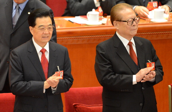 
Cựu lãnh đạo Trung Quốc Giang Trạch Dân (phải) được cho là còn duy trì ảnh hưởng trên chính trường Trung Quốc sau khi về hưu. Ảnh: AFP
