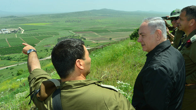 
Ông Netanyahu quan sát quân đội Israel tập trận trên Cao nguyên Golan. Ảnh: Times of Israel

