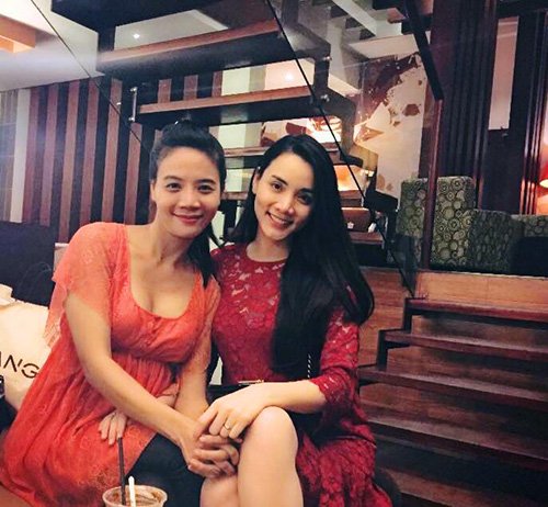 Trang Nhung bên người chị gái Ánh Nguyệt.