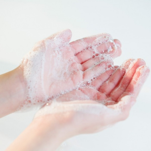 
Rửa tay trước khi sử dụng băng vệ sinh là điều cần thiết (Ảnh minh họa)
