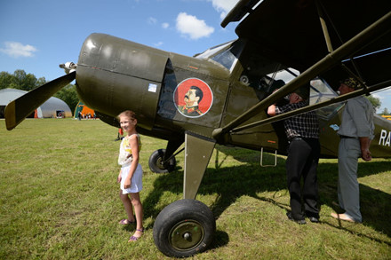 
​Alexander Yakovlev phát triển máy bay vận tải đa năng Yak-12 theo yêu cầu của Joseph Stalin. 
