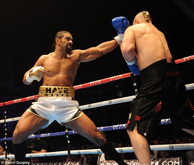 David Haye trong trận đấu với Mark de Mori .