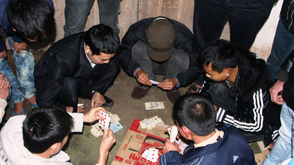 
Không ít cầu thủ bị cho là chơi cả cờ bạc trong dịp Tết (ảnh minh họa).
