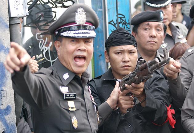 
Ông Somyot Poompanmoung có nhiều phát ngôn, hành động mạnh mẽ, kịp thời khi làm tướng cảnh sát cao nhất Thái Lan.
