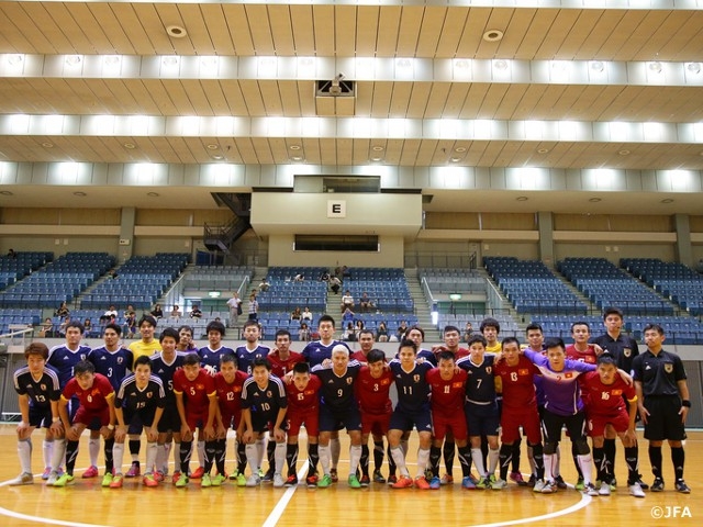 
Futsal Việt Nam nên giữ sức trước Nhật Bản tối nay, để thi đấu play-off vị trí thứ 5 của giải.
