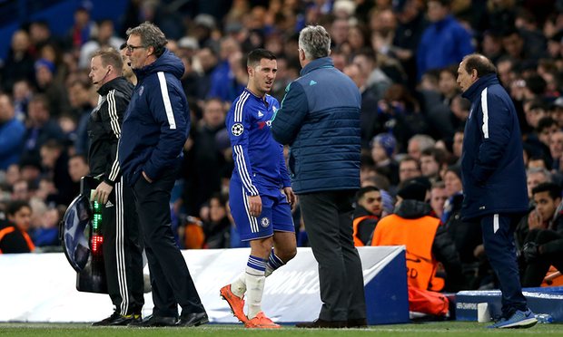 Guss Hiddink không hài lòng với Hazard ở trận đấu này.