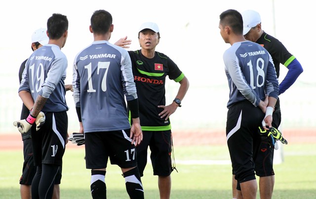 
HLV Miura cho đến lúc mất việc vẫn chưa tìm ra cho mình một thủ môn ưng ý ở Việt Nam.
