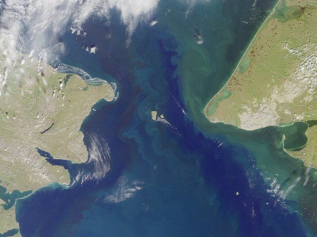 Eo biển Bering rộng 85km.
