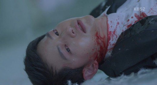 
Si Jin bị trúng đạn trong phần cuối tập 13.
