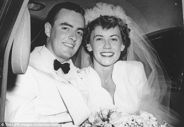 
Wofford và người vợ quá cố trong ngày cưới năm 1948
