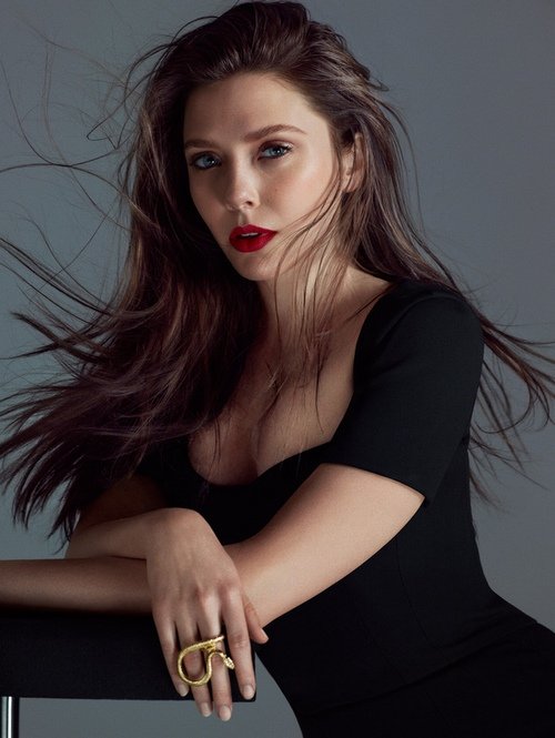 Thần thái trong sáng và phảng phất nét buồn của Elizabeth Olsen trong những bộ ảnh thời trang.