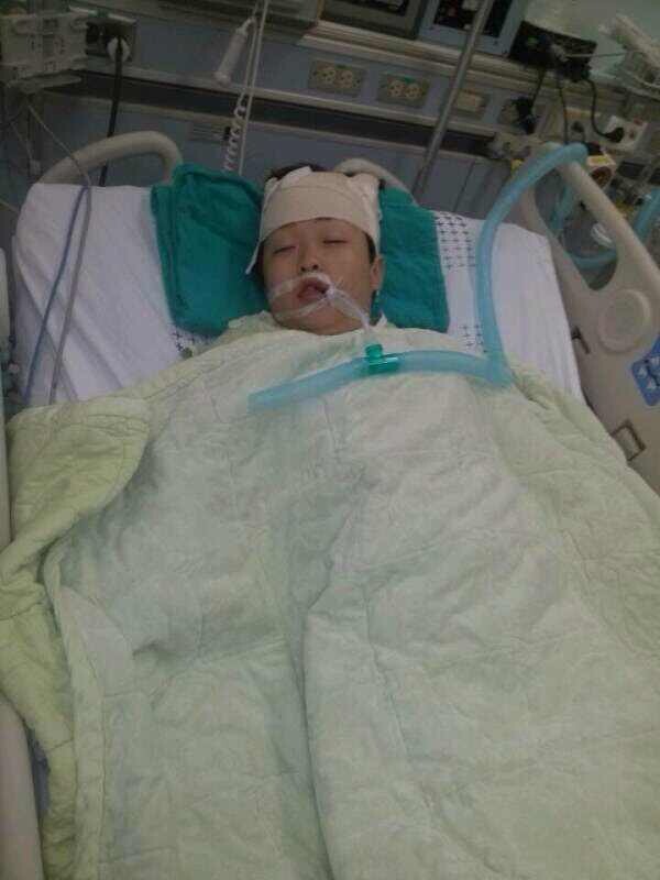 
Hình ảnh hiếm hoi của Min Woo trong bệnh viện
