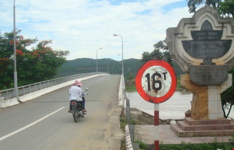 
Cầu Nam Đàn bắc qua sông Lam - nơi xảy ra vụ việc. 

