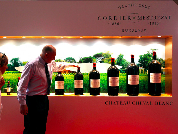 
Tuy không nghiện rượu nhưng nhiều người vẫn thích bỏ tiền mua vang Bordeaux.
