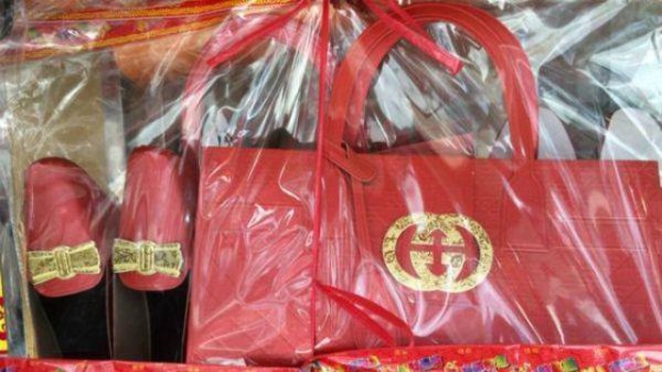 
Đây không phải lần đầu tiên hãng thời trang đình đám Gucci có những động thái dằn mặt nạn buôn bán hàng nhái tại Trung Quốc.
