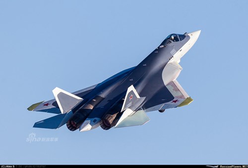 Sukhoi T-50 được thiết kế để thay thế những chiếc MiG-29 Fulcrum và Su-27 Flanker biên chế trong các lực lượng vũ trang Liên bang Nga.