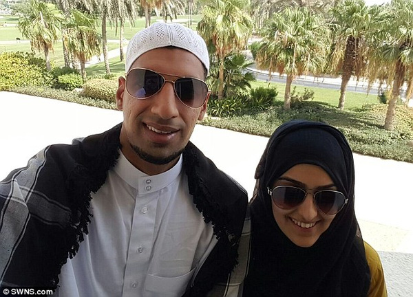 
Cặp đôi đi tuần trăng mật tại Dubai.
