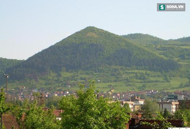 
Ngọn núi được cho rằng ẩn chứa kim tự tháp.
