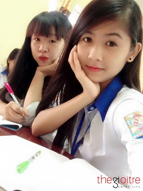 Trần Thị Thanh Thư (nickname Ngố Thư), sinh năm 1999, hiện đang học tại trường THPT Cẩm Giàng 2, Hải Dương.