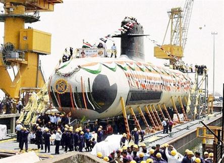 
Tàu ngầm đầu tiên của lớp Scorpene mang tên INS Kalvari tại lễ hạ thủy đầu tháng 4-2015
