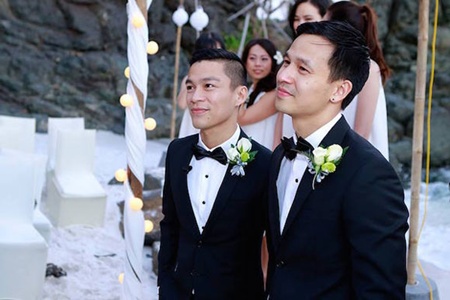 
Đám cưới của Adrian Anh Tuấn và bạn trai có lẽ mới là đám cưới trong mơ của rất nhiều ngôi sao Việt, chứ không phải là một đám cưới bình thường như họ từng sở hữu...
