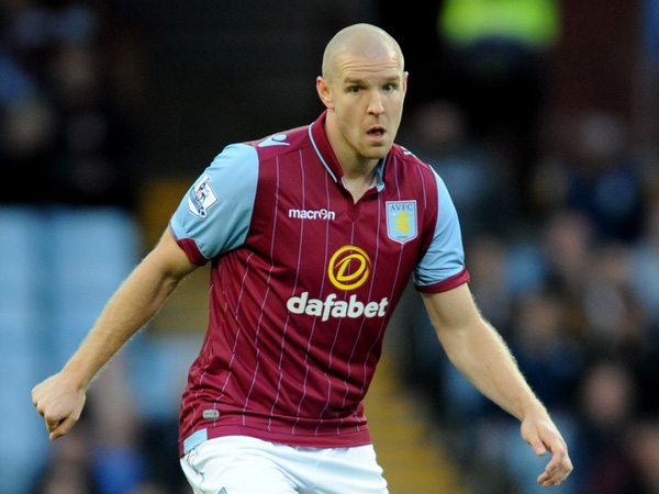 
Philippe Senderos hiện đang thi đấu cho CLB Grasshopper (Thụy Sĩ) theo bản hợp đồng cho mượn từ Aston Villa. Philippe Senderos là một trong số ít cầu thủ từng thi đấu ở 3 giải lớn là Premier League, Serie A và La Liga.

Với chiều cao tốt 1m90 cùng lối chơi linh hoạt, cầu thủ sinh đúng ngày Valentine này là chốt chặn khá vững chắc ở các đội bóng anh thi đấu.
