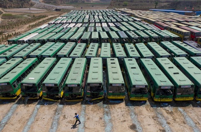 
Hàng trăm xe buýt cũ và hư hỏng được tập trung tại Thái Nguyên, tỉnh Sơn Tây, Trung Quốc
