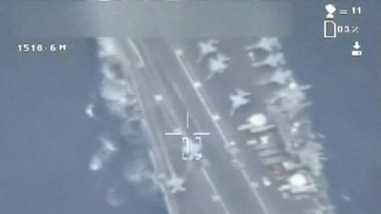 Iran khoe ảnh tàu sân bay Mỹ chụp được từ máy bay không người lái. Ảnh: Reuters