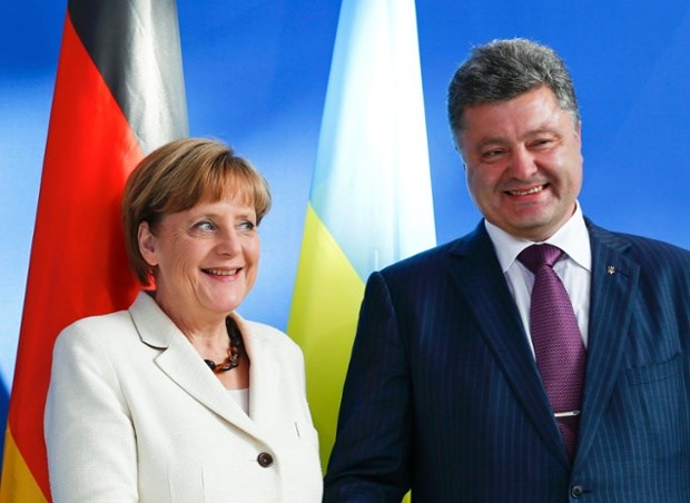 
Thủ tướng Đức Merkel và Tổng thống Ukraine Poroshenko.
