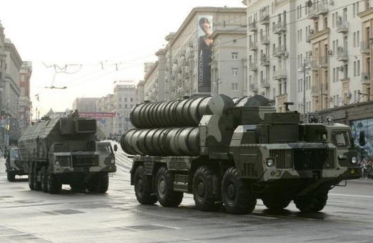 Hệ thống phòng thủ tên lửa S-300. Ảnh: Reuters