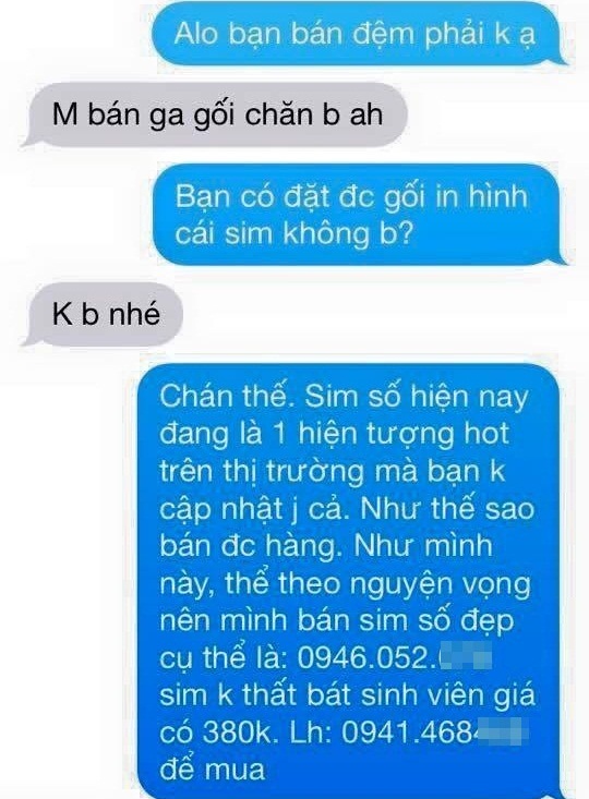 
Tương tự, người bán sim lại dở chiêu cũ đặt gối hình sim đánh đố khách hàng rồi giới thiệu về sim số đẹp.
