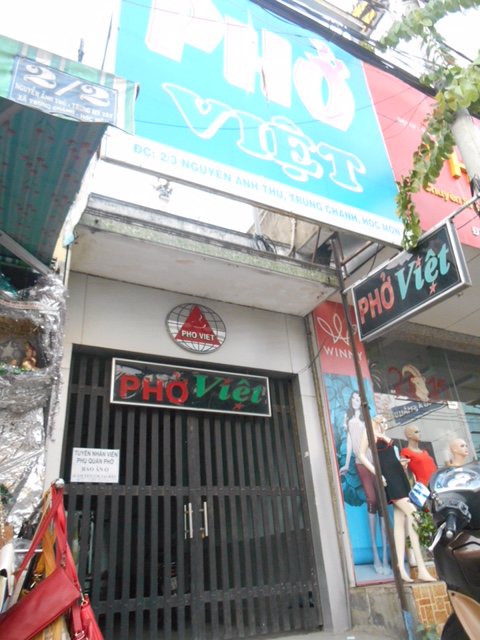 
Quán phở Việt vẫn còn đóng cửa không dám buôn bán
