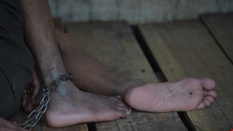Hàng ngàn người Indonesia mắc bệnh tâm thần hiện đang chịu cảnh xiềng xích