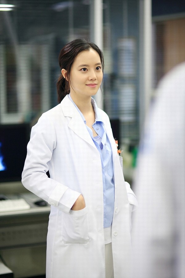 
Moon Chae Won đảm nhận vai bác sĩ phẫu thuật nhi khoa trong Good Doctor, bác sĩ Chae Won nổi tiếng với biệt danh “nữ bác sĩ thiên thần” vì vẻ ngoài xinh đẹp

