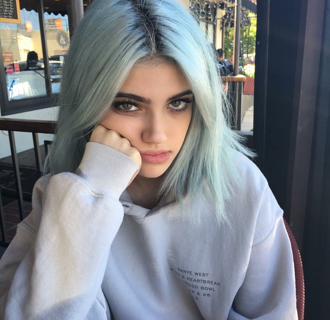 Gương mặt của Kylie Jenner.