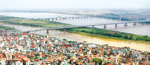 
Các bộ yêu cầu nhà đầu tư làm rõ những tác động môi trường của dự án cải tạo sông Hồng (Trong ảnh: Lưu vực sông Hồng đoạn chảy qua TP Hà Nội).Ảnh: Hồng Vĩnh.

 
