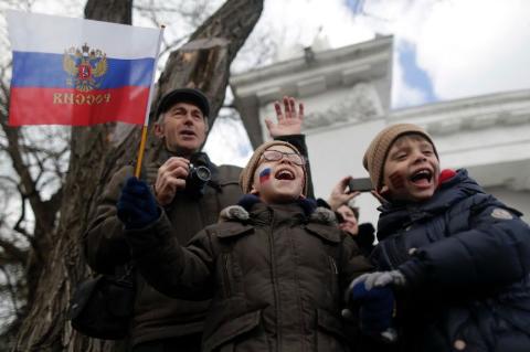 Người dân Crimea ngày 18/3/2015, một năm sau khi sáp nhập vào Nga