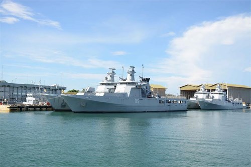 
Tàu chiến của Brunei.

