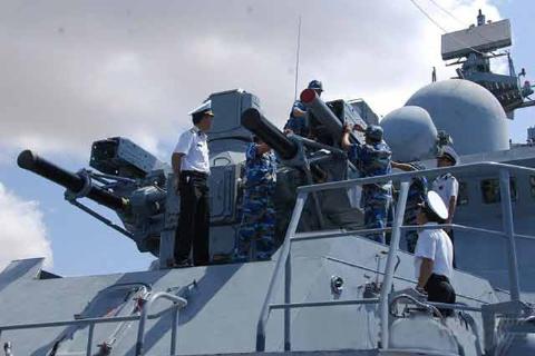 
Lắp đặt tên lửa Sosna-R lên hệ thống Palma của tàu hộ vệ tên lửa Đinh Tiên Hoàng của Hải quân Nhân dân Việt Nam
