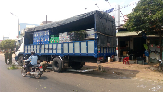 
Một số người chứng kiến cảnh trên hốt hoảng bỏ chạy
