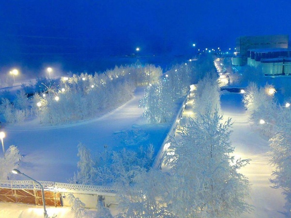 
Thành phố Surgut, Nga thuộc chủ thể Okrug Tự trị Khanty-Mansi. Thành phố xinh đẹp này nằm bên sông Ob với mùa đông rất dài và lạnh giá.
