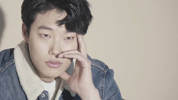 
Ryu Jun Yeol không cần đẹp trai vẫn khiến phái nữ xao xuyến.
