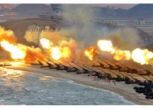
Hôm 23/3, Bình Nhưỡng cũng cảnh báo Tổng thống Hàn Quốc Park Geun-Hye sẽ có một “kết cục thương đau” và lực lượng pháo binh Triều Tiên sẵn sàng nhấn phủ Tổng thống Hàn Quốc “chìm trong biển lửa và tro bụi”.
