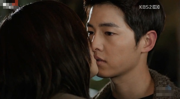 
Khi mọi hiểu nhầm đã được gỡ bỏ, Eun Gi hôn Ma Roo trước khi rời đi mà không hề biết rằng anh đã bị thương nặng do đỡ cho cô một nhát dao chí mạng từ luật sư An.
