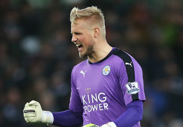 
Kasper Schmeichel có thể sẽ thay thế vị trí De Gea.
