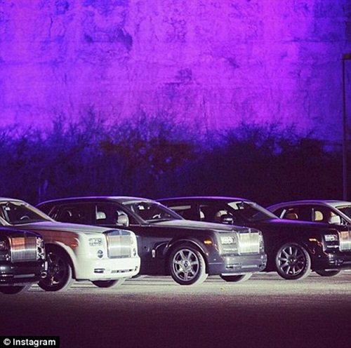 Cả gia đình hot girl đến dự tiệc trên 9 chiếc Rolls Royce được cảnh sát hộ tống