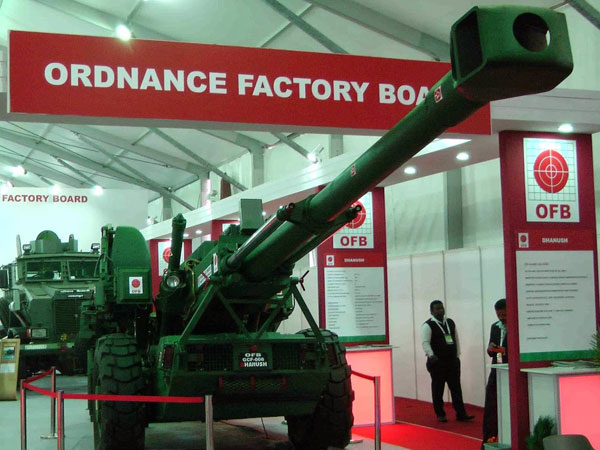 
Pháo 155ly L45 bán tự hành Dhanush do OFB sản xuất rất giống FH-77B02 của BOFORS.
