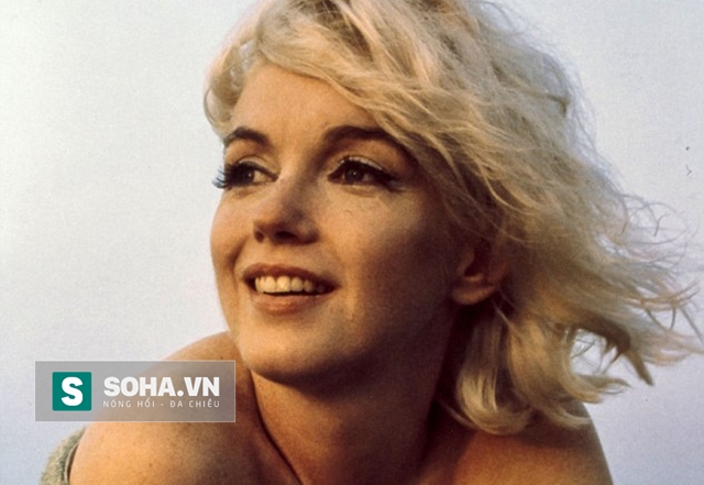 
Bộ ảnh cuối cùng của Marilyn được chụp ngày 13/7/1962 tại một bãi biển ở Santa Monica.
