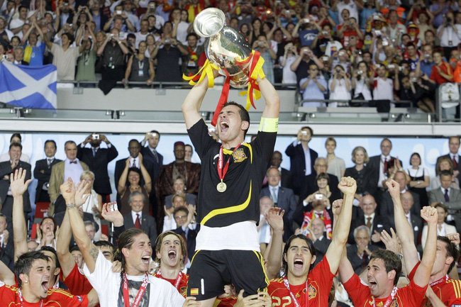Casillas là huyền thoại sống của Real Madrid cũng như ĐT Tây Ban Nha.